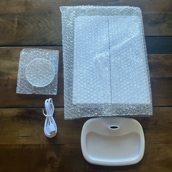 Trifold Lighted Makeup Vanity Mirror - Picture 2 of 5